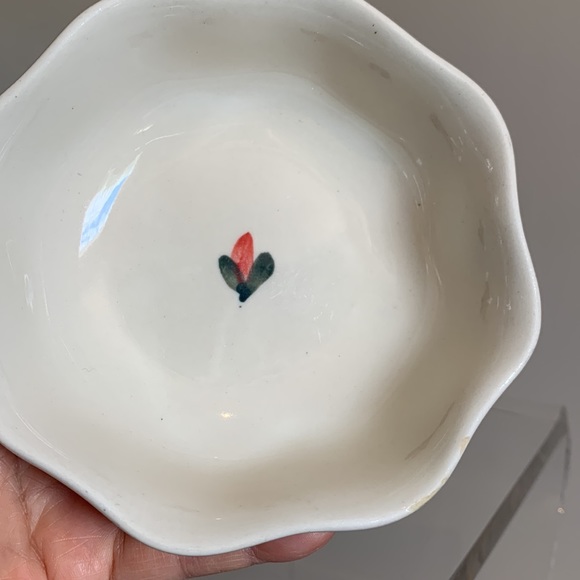 Unique ceramic bowl with rooster painting and scallop style lip. - Picture 4 of 6